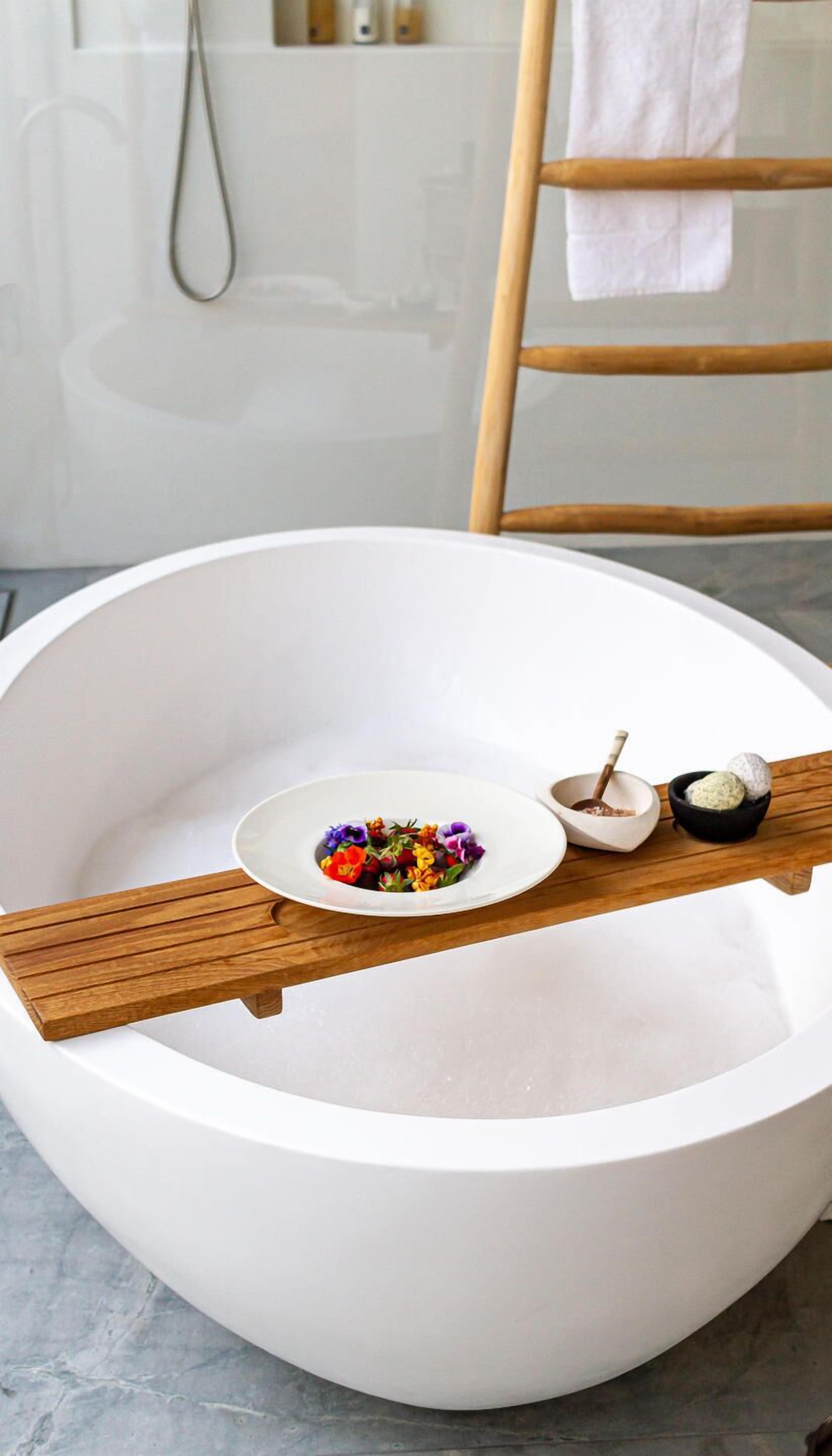 Luxury Suite, Sea View | Bathroom | Rainfall showerhead, hair dryer, bathrobes, slippers