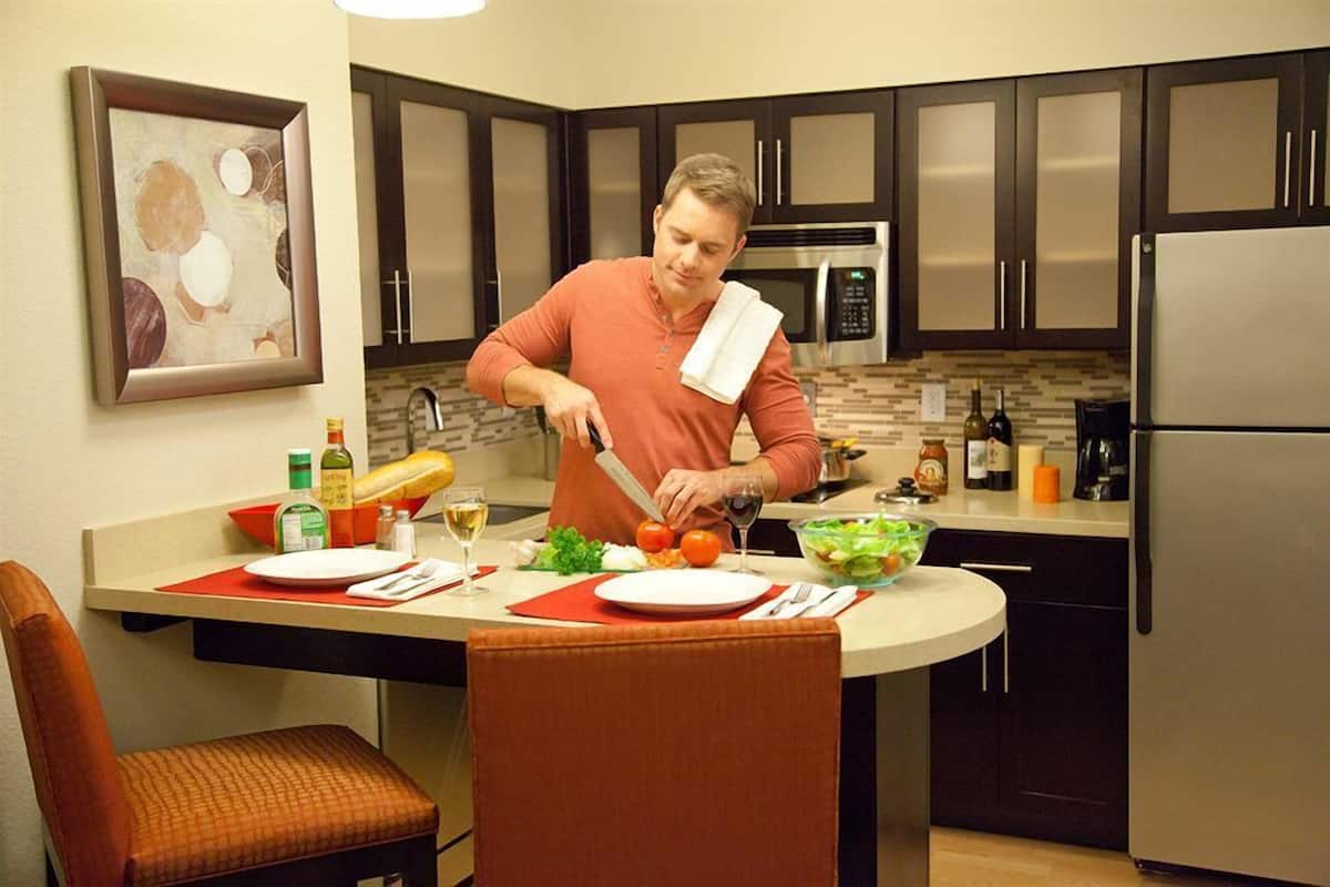 fridge, microwave, stovetop, dishwasher