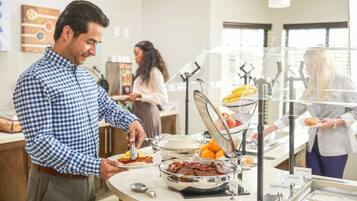 Gratis morgenmadsbuffet hver dag