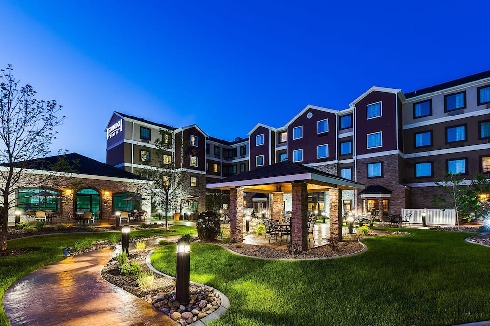 luxury hotels in Bismarck