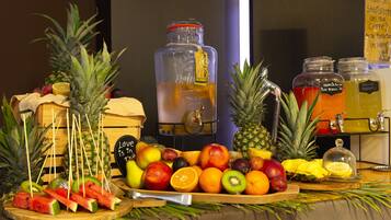 Café da manhã com buffet todos os dias (EUR 15 por pessoa)