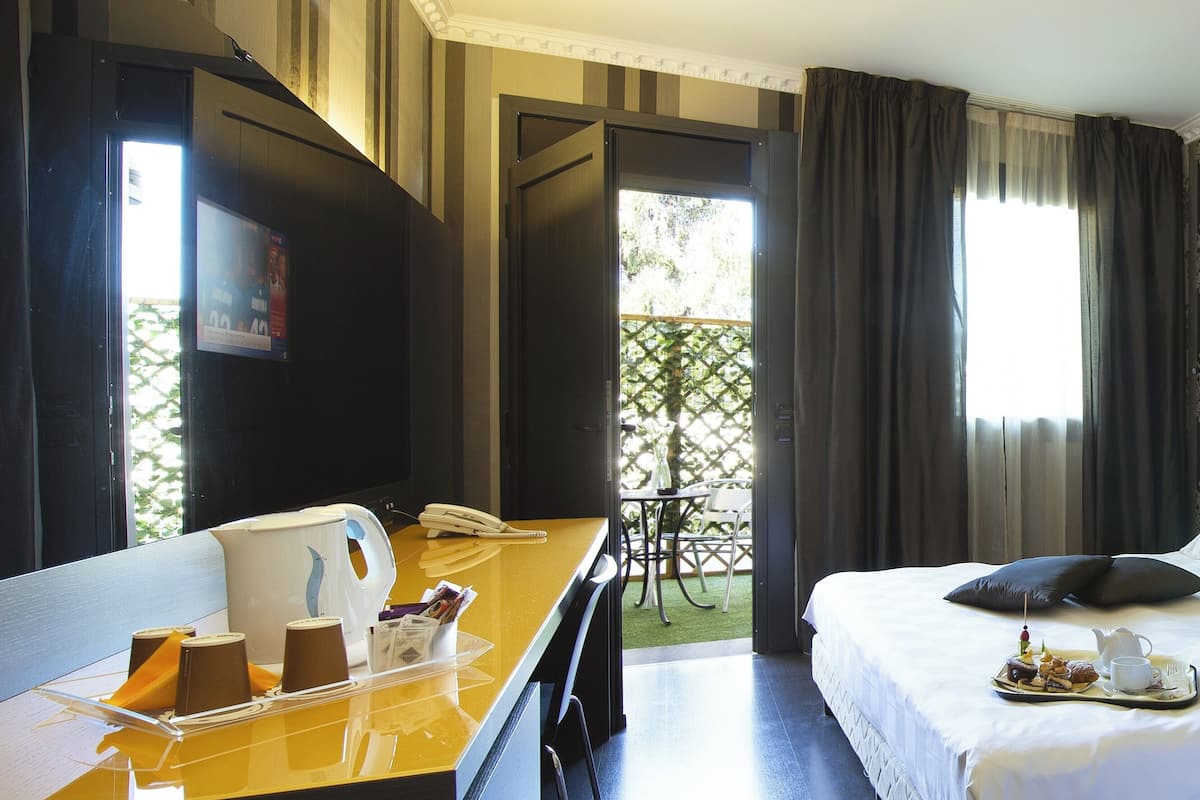 Superior-Doppelzimmer, Terrasse | 1 Schlafzimmer, Minibar, Zimmersafe, Schreibtisch