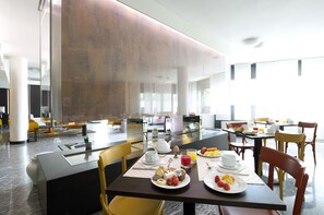 Frokostbuffé hver dag (EUR 15 per person)