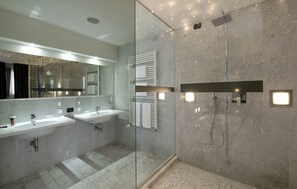 Eco-friendly toiletries, hair dryer, slippers, bidet - Hotel D120 (Olgiate Olona)