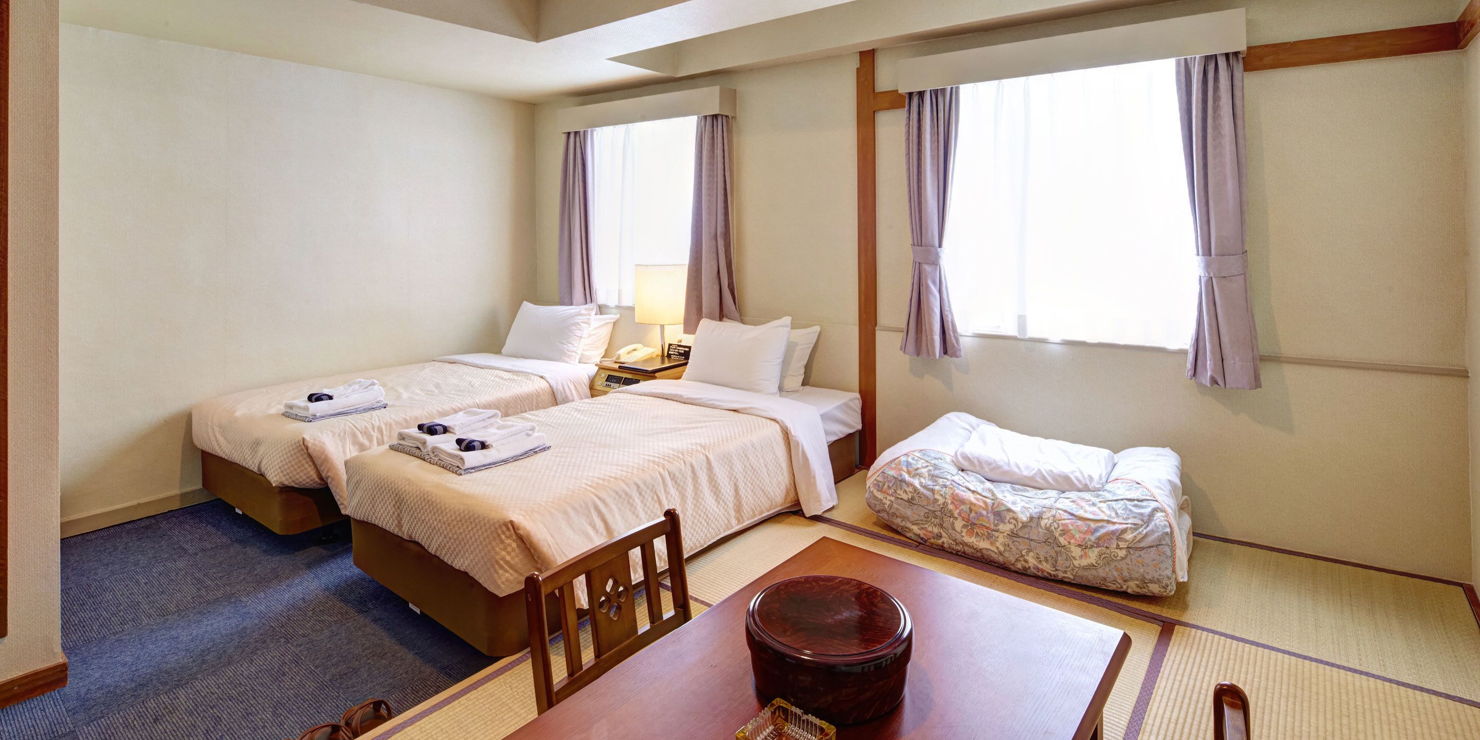Japanese Western Room (2 Beds, 2 Futons) | In-room safe, desk, laptop workspace, iron/ironing board