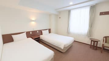 Escritorio, wifi gratis y ropa de cama