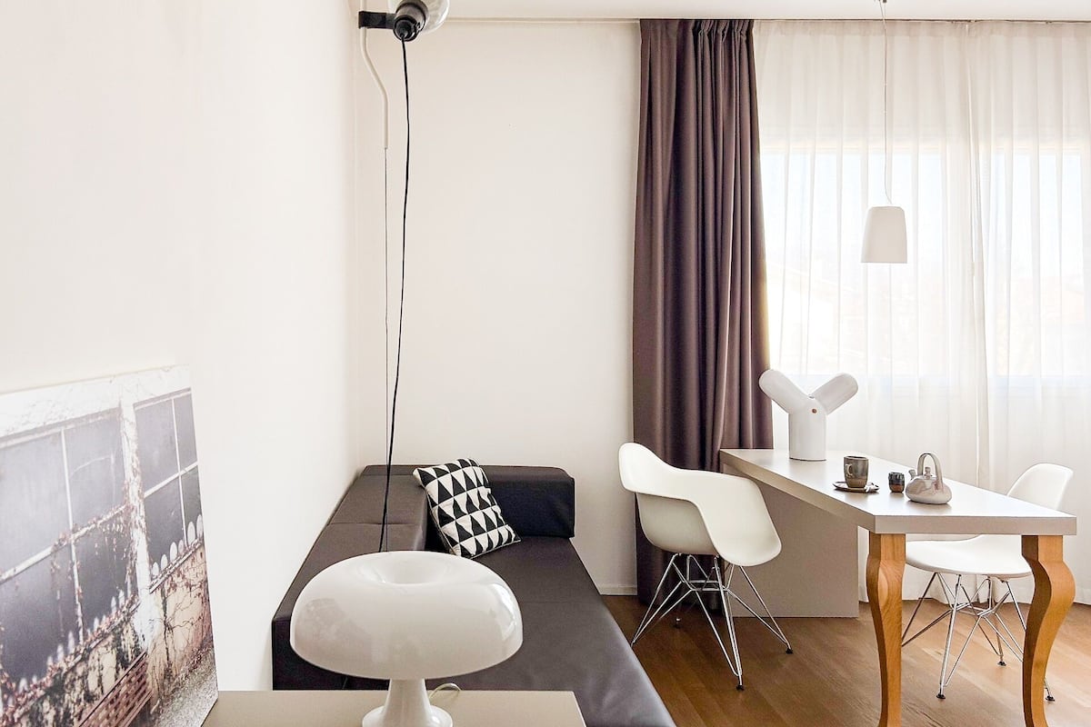 deluxe room | down duvets, minibar, in-room safe, desk