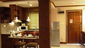 Suite, 2 Bedrooms | In-room dining
