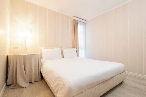 Minibar, desk, laptop workspace, blackout curtains