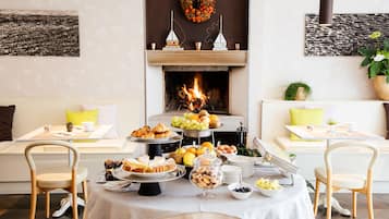 Morgenmadsbuffet hver dag (10 EUR pr. person)