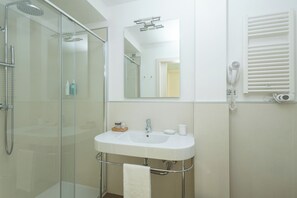 Shower, free toiletries, hair dryer, bidet