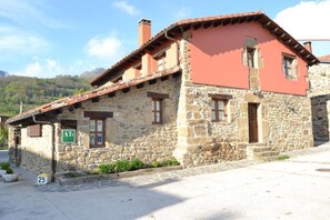 Vista frontal de la propiedad