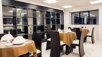 Se sirven almuerzos, cenas y brunches; cocina internacional