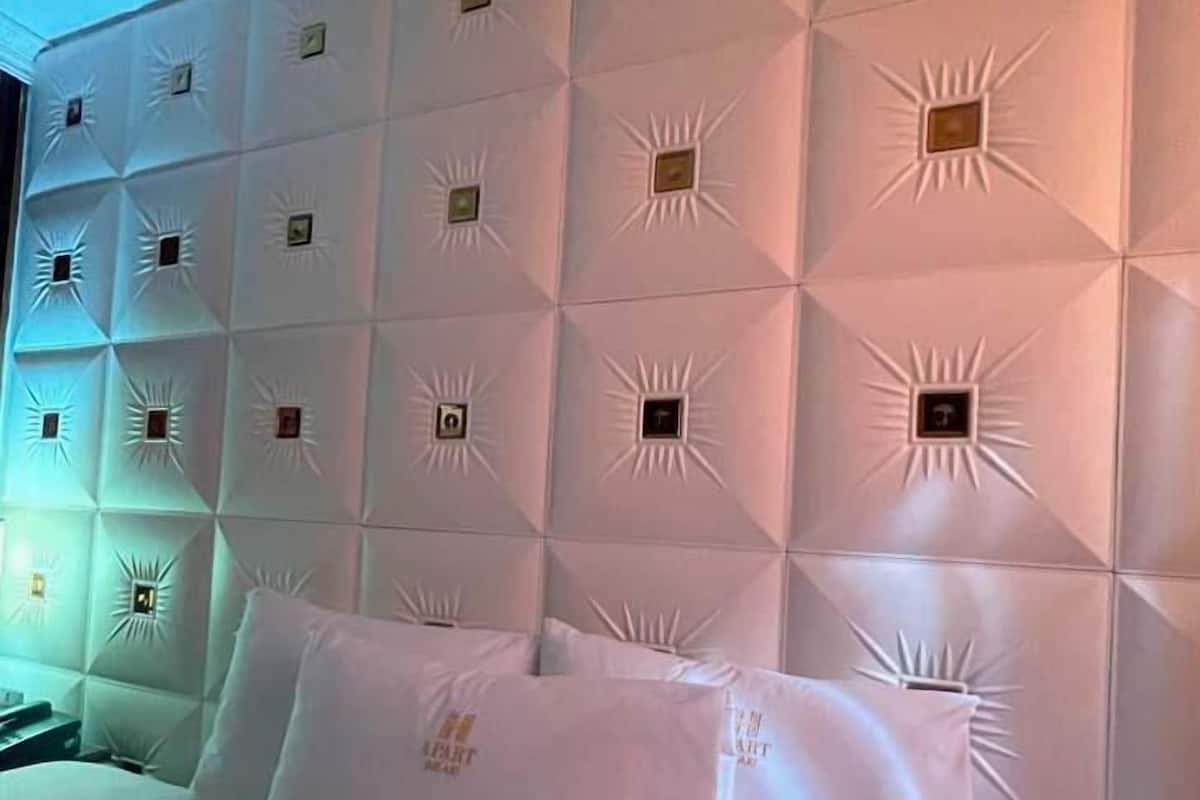 1 bedroom, down duvets, pillow-top beds, minibar