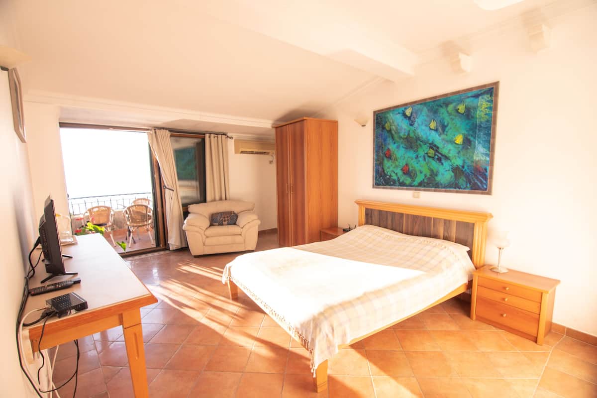 1 habitación y caja de seguridad en la habitación