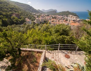 Front of property - Levantin Inn (Sveti Stefan)