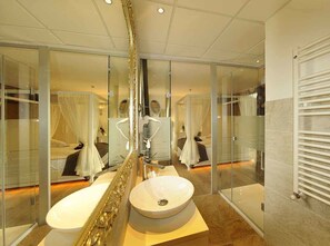 Shower, free toiletries, hair dryer, bidet - Hotel Florida (Levico Terme)
