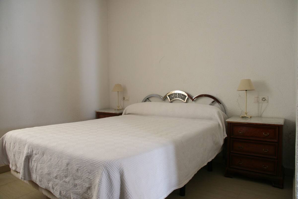 Desk, WiFi (free), bed sheets