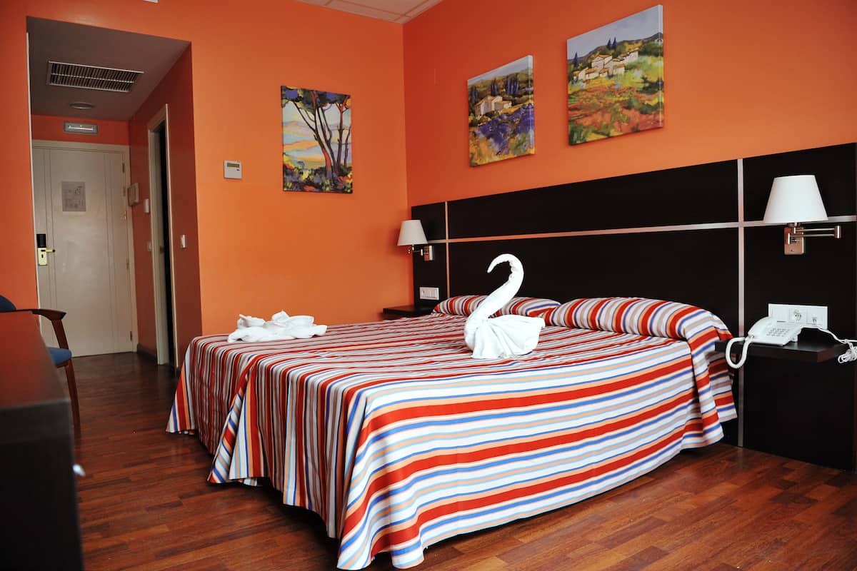 Een kluis op de kamer, geluiddichte muren, babybedden, extra bedden