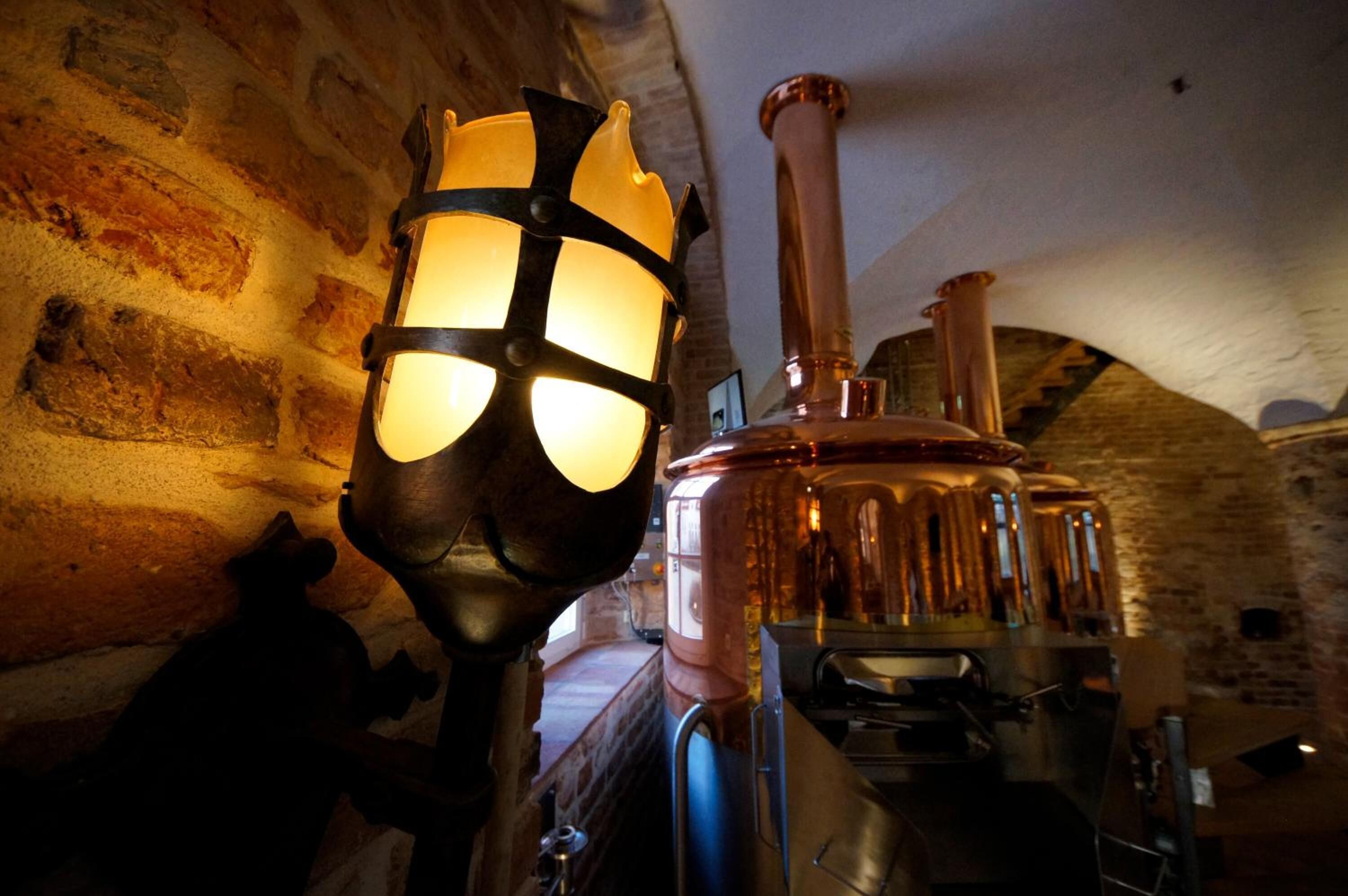 2 restaurants, lunch, dinner, brunch served; local cuisine