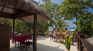 Frühstück, Mittagessen, Abendessen, Blick auf den Strand