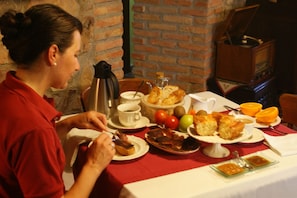 Petit déjeuner continental servi tous les jours en supplément