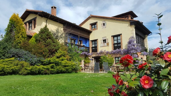 Front of property - Heredad de la Cueste (Cangas de Onis)