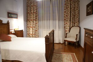 Double Room | Premium bedding, desk, blackout curtains, free WiFi - Heredad de la Cueste (Cangas de Onis)