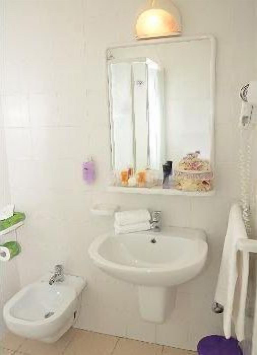 combined shower/bathtub, deep-soaking bathtub, rainfall showerhead