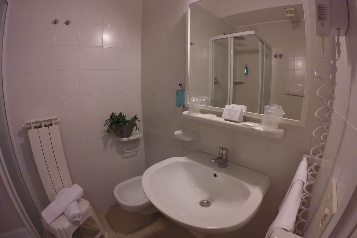 combined shower/bathtub, deep-soaking bathtub, rainfall showerhead
