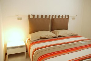 Desk, free cots/infant beds, free WiFi
