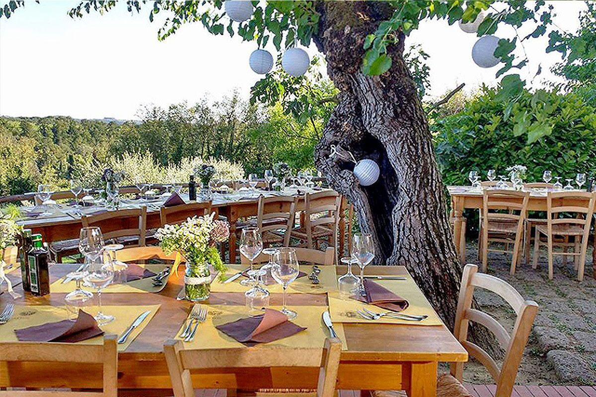 Petit déjeuner, déjeuner et dîner servis sur place, vue sur la piscine