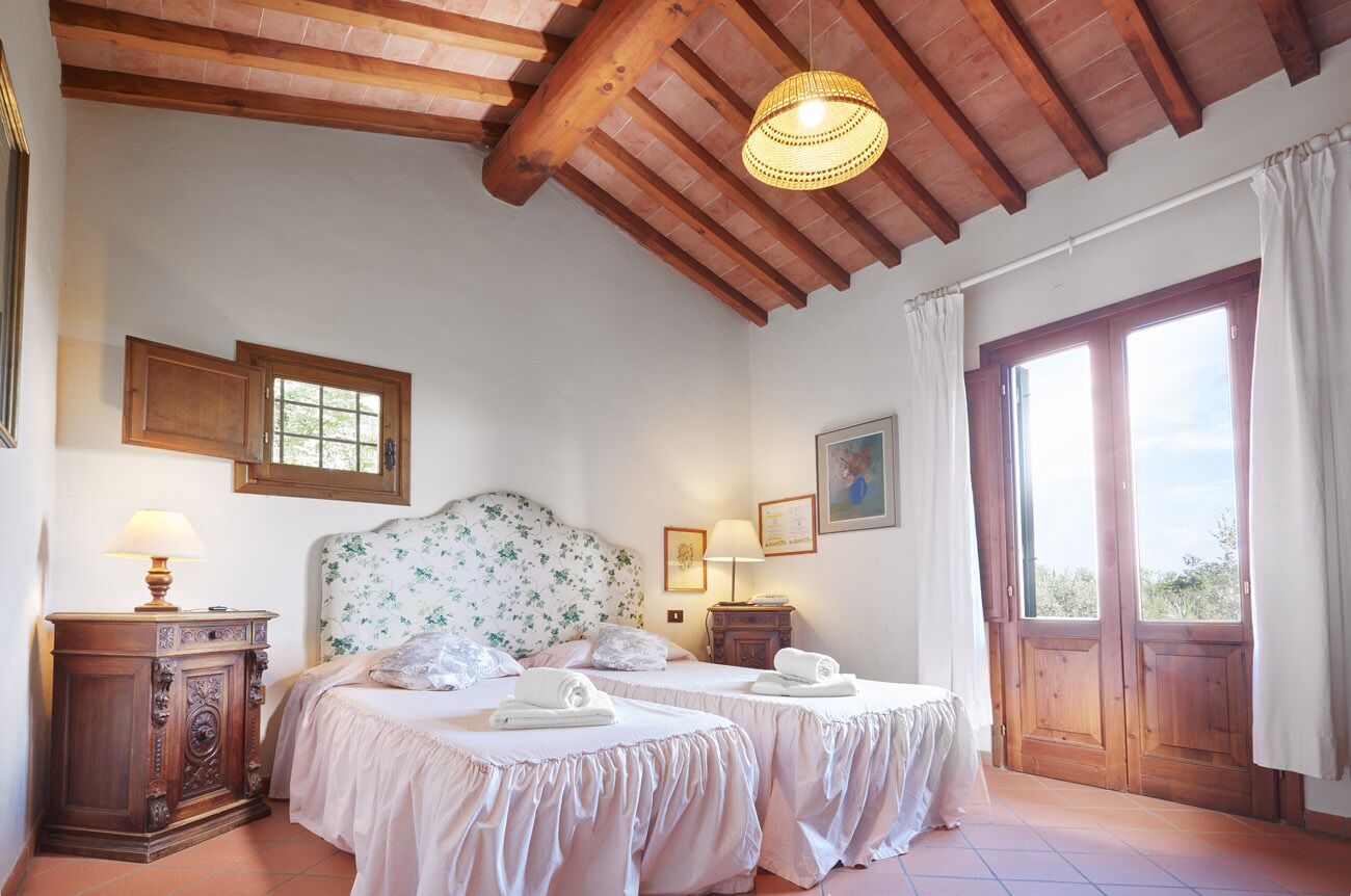 Two Bedroom Apartment for 4 people with private garden | Select Comfort beds, in-room safe, free WiFi, bed sheets