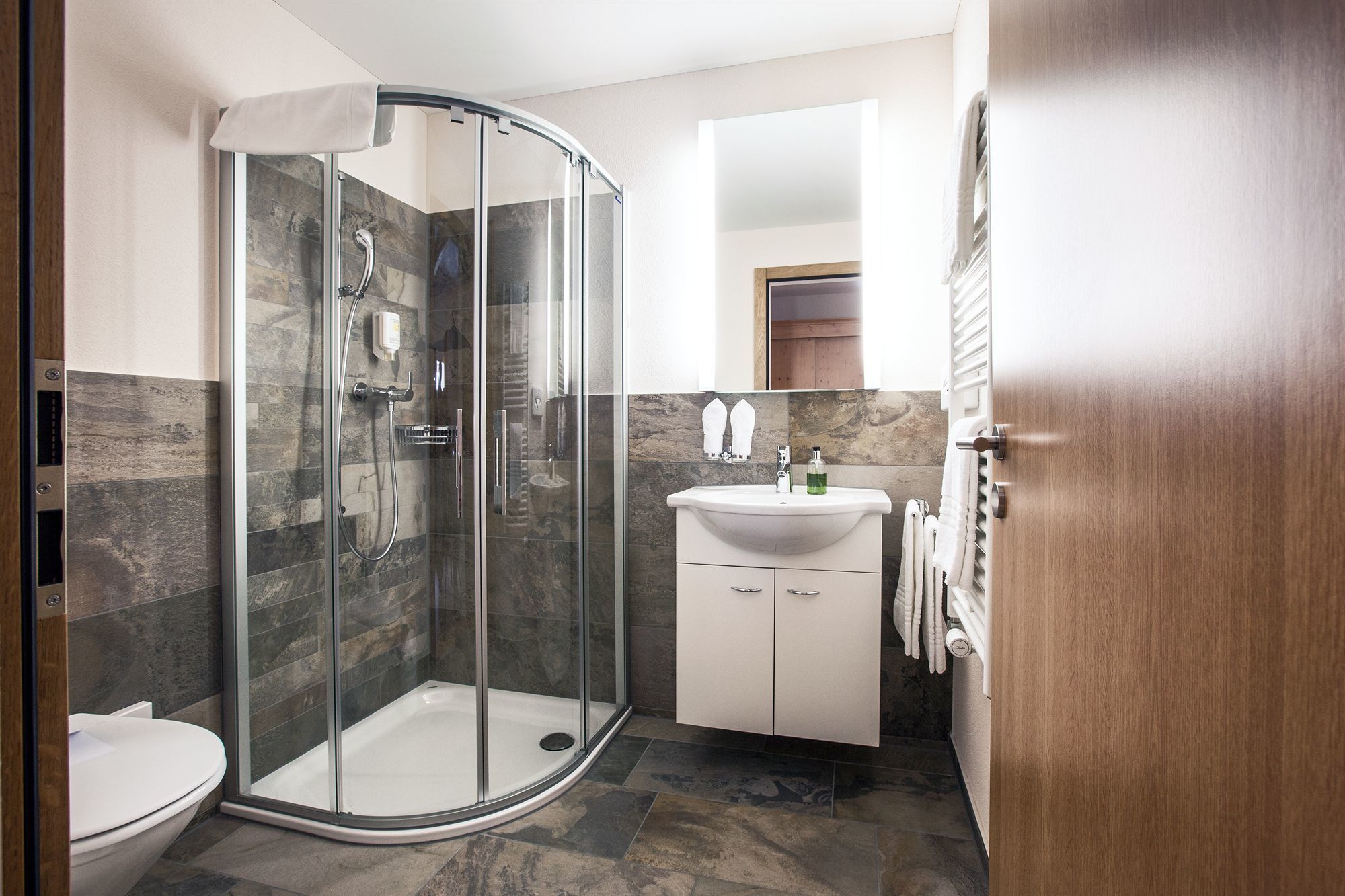 standard room, 1 double bed | bathroom | shower, hair dryer, towels