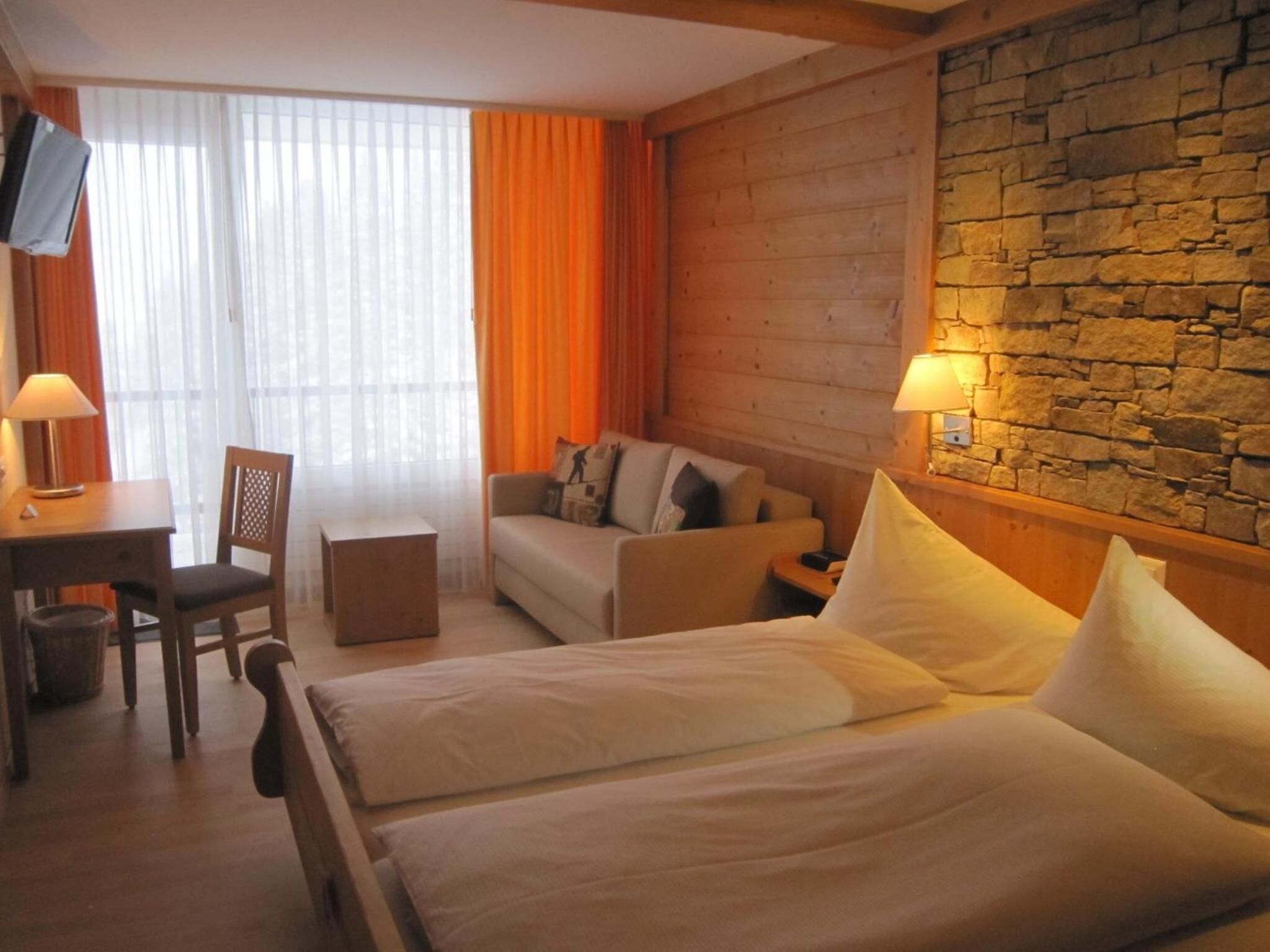 hypo-allergenic bedding, blackout curtains, free wifi