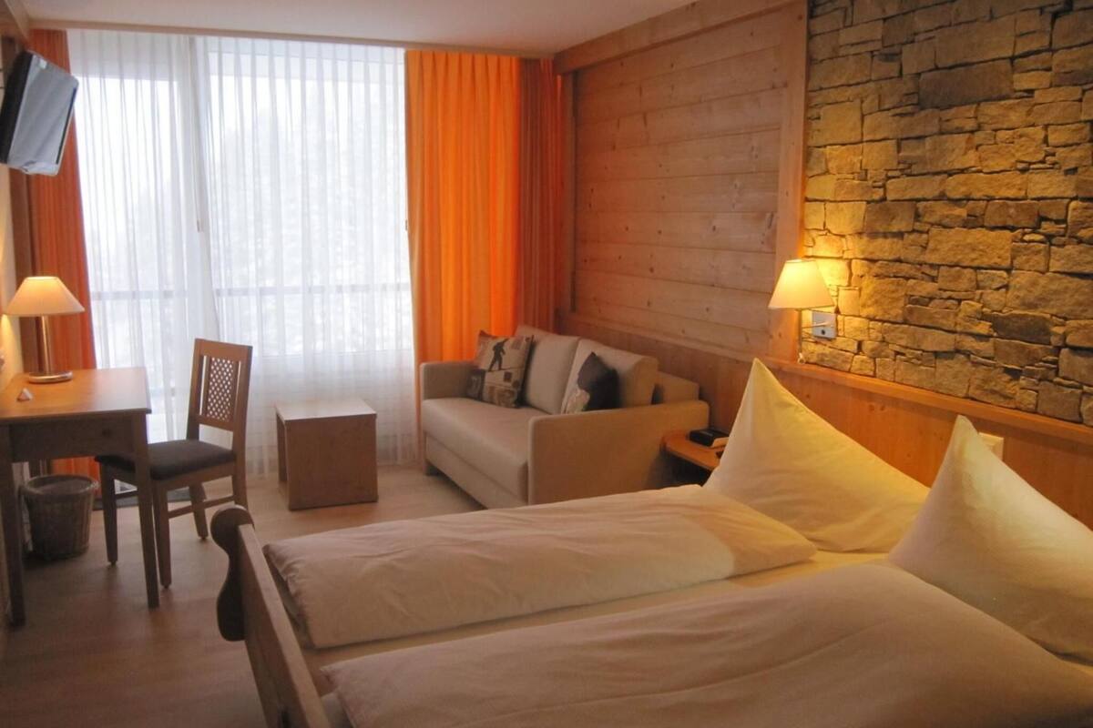 hypo-allergenic bedding, blackout curtains, free wifi