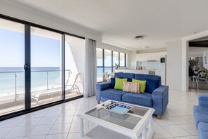 No 5 @Darenay 3 Bedroom Oceanfront (Not at Spindrift on the beach) | Individually decorated, individually furnished, iron/ironing board - Spindrift on the Beach (Mermaid Beach)