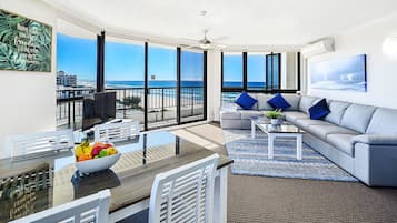 2 Bedroom Ocean View | Living room