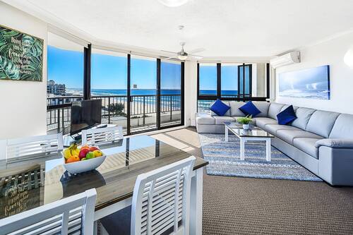 2 Bedroom Ocean View | Living room