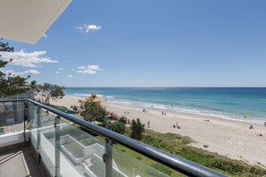 Individually decorated, individually furnished, iron/ironing board - Spindrift on the Beach (Mermaid Beach)