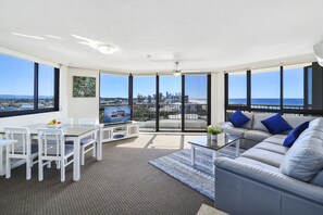 2 Bedroom Ocean View | Living area