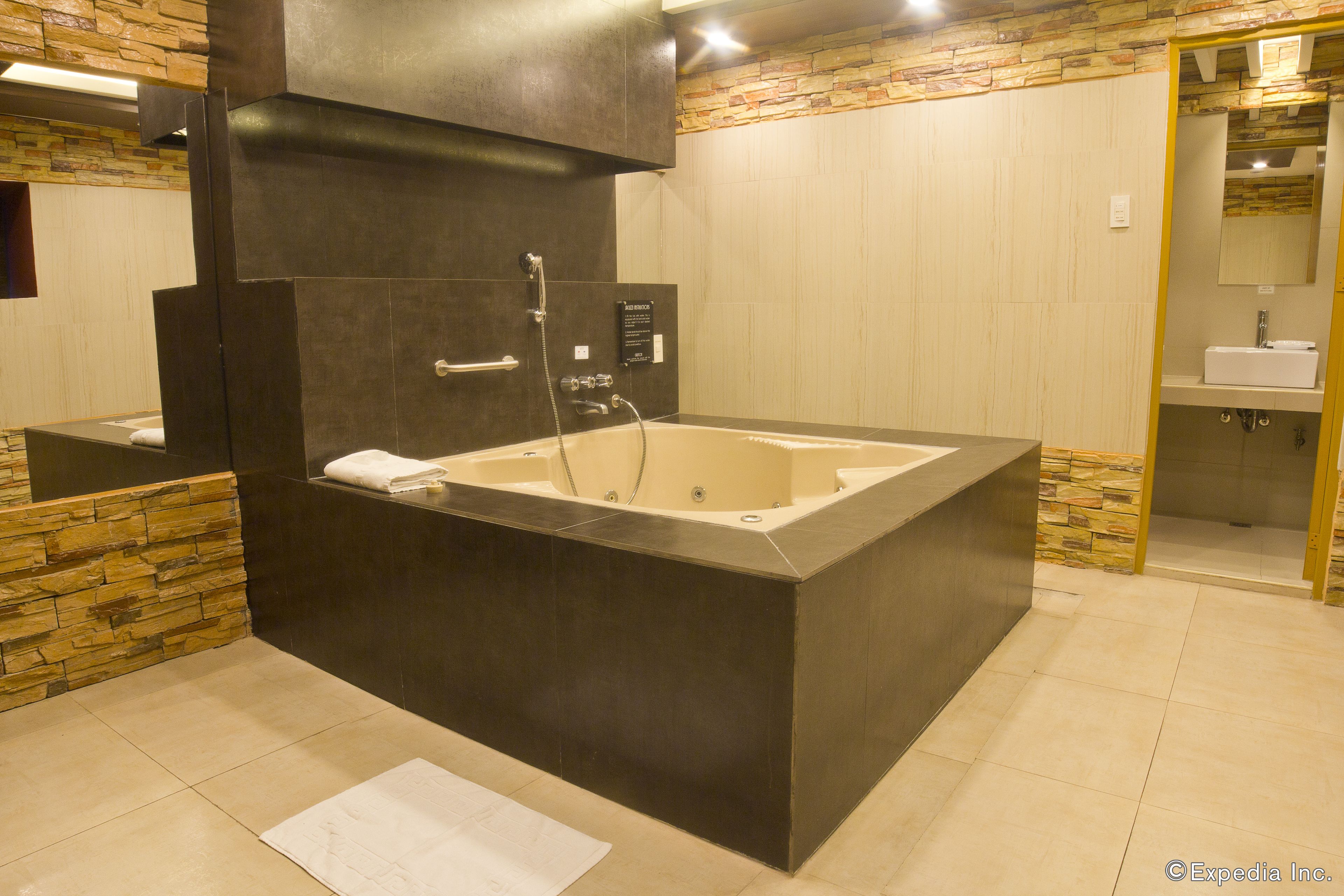 Photo - Victoria Court Las Piñas