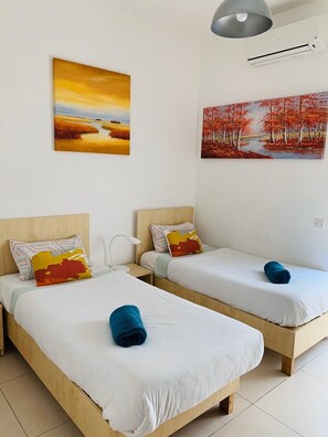 Individuelt dekorert, individuelt innredet og strykejern/-brett