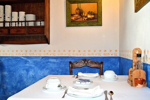 Free daily continental breakfast  - Hotel Rural Valleoscuru (Llanes)