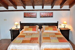 Blackout curtains, bed sheets - Hotel Rural Valleoscuru (Llanes)