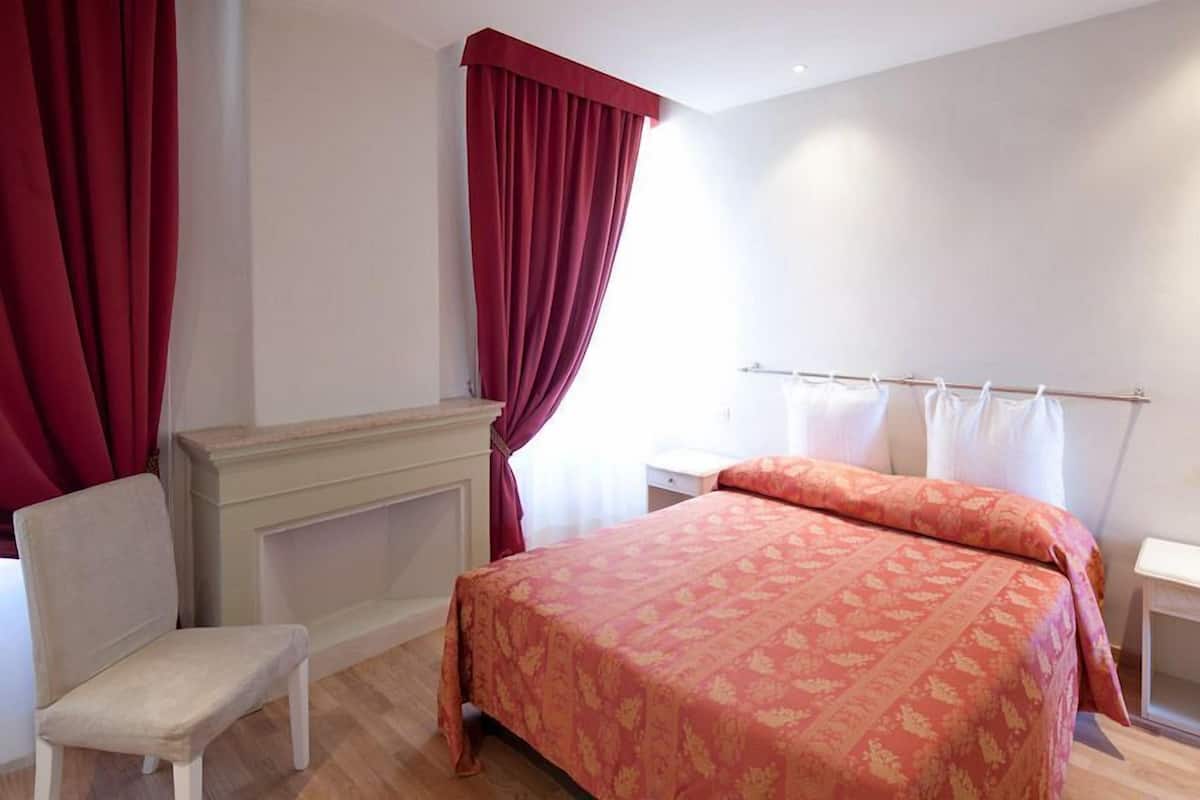 Minibar, escritorio, insonorización y wifi gratis