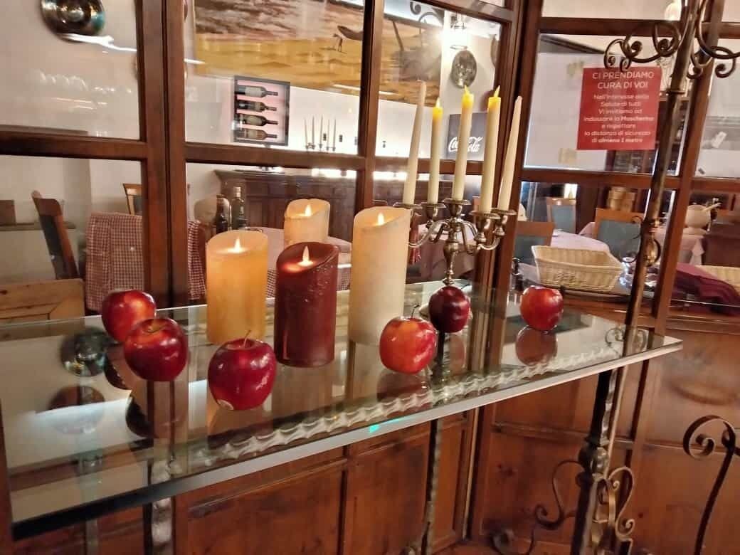 breakfast, lunch and dinner served