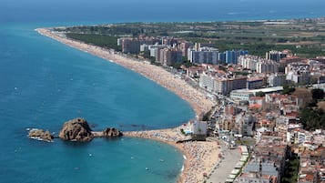 Beach nearby, 3 beach bars