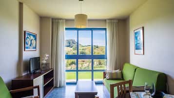 Een kluis op de kamer, verduisterende gordijnen, babybedden (toeslag)