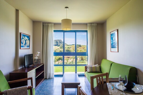 In-room safe, blackout curtains, cots/infant beds, free WiFi - Apartamentos Dunas de Liencres (Pielagos)